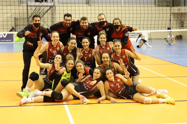 El DSV Club Voleibol Sant Cugat se deshace de un rival directo y se situa a media tabla