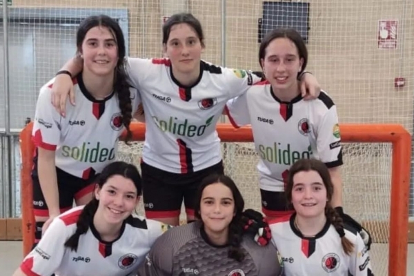 El equipo sub-15 A femenino del Solideo Patí Hoquei Club Sant Cugat, brillante clasificado para el Campeonato de Cataluña