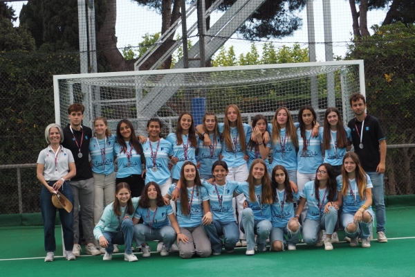 El cadet A femení d'hoquei sobre herba del Junior FC, subcampió d'Espanya
