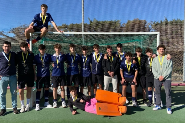 L'equip juvenil A masculí del Junior FC, medalla de bronze en el Campionat de Catalunya de Clubs d'hoquei sala
